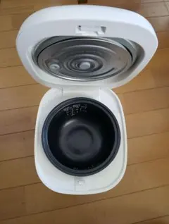 無印良品 しゃもじ置き付き炊飯器 3合 MJ-RC3A2 本体のサムネイル