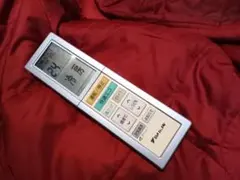 作動保証 ダイキン エアコンリモコン KRC114-7 前カバー爪折れ - メルカリ