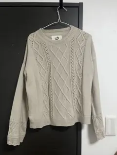 アイボリーベージュ ケーブルニット 長袖