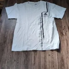 adidas ホワイト Tシャツ ストライプデザイン