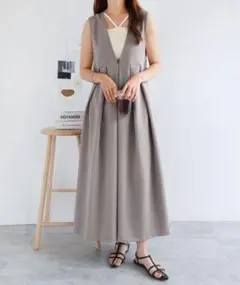 andme★美品　きれいめツイルVネックフレアワンピース Sサイズ