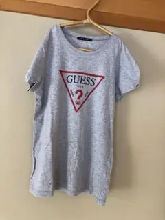 GUESS グレー Tシャツ ロゴ入り