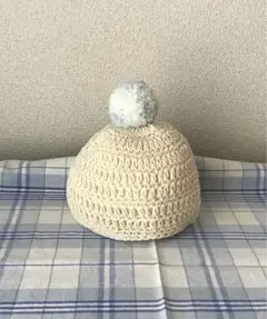 ベビー帽子　ポンポン付　コットン　生成り　ブルー　46-48 ハンドメイド