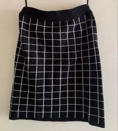 美品 チェック柄 ニットタイトスカート ブラック Mサイズのサムネイル