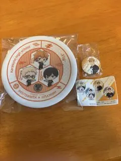 「ハイキュー‼︎」×くら寿司コラボ_オリジナル寿司皿_烏野高校　缶バッチ付き