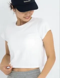 【美品】URBAN RESEARCH ホワイト ブラトップ付クロップドTシャツのサムネイル