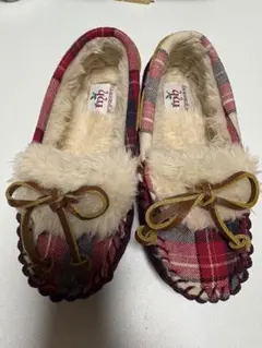 赤いチェック柄モカシン