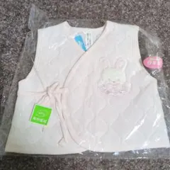 ウサギ刺繍のキルティングベビーベスト