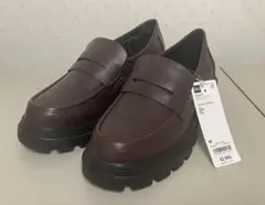 新品タグ付 GU ジーユー 厚底　ボリュームソールローファー ダークブラウン Mのサムネイル