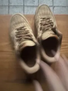NIKE AIR FORCE 1 茶色スニーカー