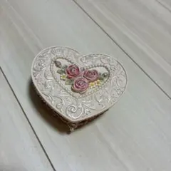 ハート型アンティークジュエリーケース 陶器