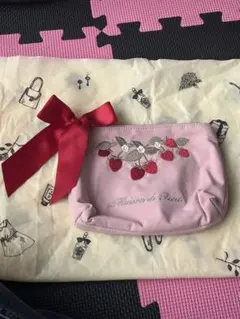maison de FLEUR いちご刺繍ポーチ