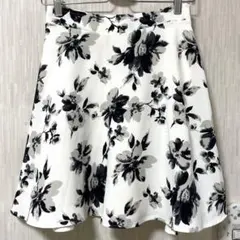 花柄フレアミニスカートブラックホワイト白黒フラワー可愛い大人清楚系ガーリー量産型