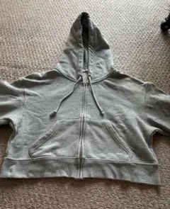 GUグレー フード付きクロップドパーカー