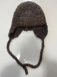 ブラウン耳あて付きニット帽