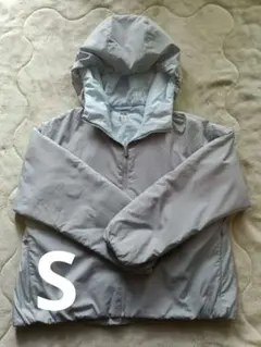 ユニクロ　ライトパテッドパーカー