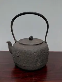 鉄瓶 鋳鉄製 浮き彫り 恵比寿 大黒南部.？？ - メルカリ