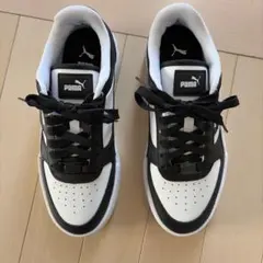 PUMA ホワイト/ブラック スニーカー　24.5センチ