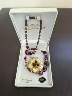 紫色の花モチーフ ネックレスとイヤリング、ブローチ3点セット