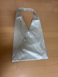 シルバー V字型トートバッグ