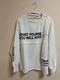 ホワイト プリント入り 長袖スウェット