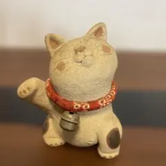 昭和レトロ】招き猫 陶器 大きめ 左手上げ 白 商売繁盛 座布団つき 8号