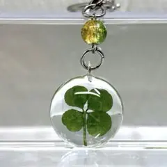 四つ葉のクローバー半球タイプA　レジンキーホルダー　ハンドメイド