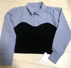 青と黒のクロップドシャツ