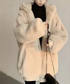 フード付きクリーム色ファーコート 美品