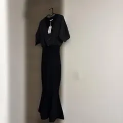 定価1万円ブラック フレアスカート ワンピース　マーメイド新作