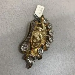 ブローチ