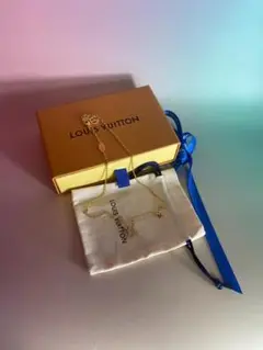 Louis Vuitton LVロゴネックレス