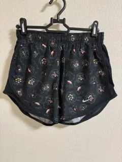 Nike フラワープリント ショートパンツ