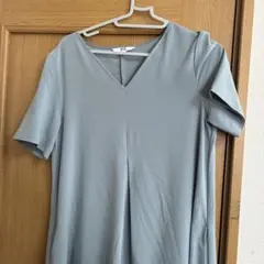 UNIQLOクレープVネックワンピース　Mサイズ　半袖膝丈ワンピース