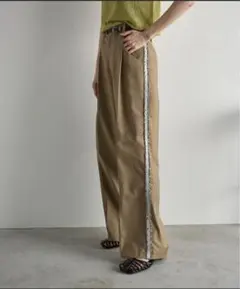 THE YOnカーキ ワイドパンツ サイド装飾