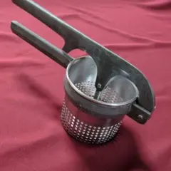 ステンレス製 ポテトマッシャー ハンドル式 蓋付き キッチン用品 調理器具のサムネイル