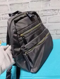 美品・SAC unit 小さめリュック グレイカーキ 5ポケット