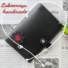 【ハンドメイド】花びらレザー付通帳入れ　カードケース ブラック♡のサムネイル