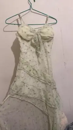 薄い緑色 フラワープリント キャミワンピース