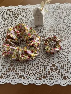 ♡ハンドメイドシュシュ＊2個SET＊いちごとお花柄