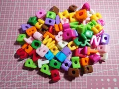カラフルアルファベットビーズ 70個セット
