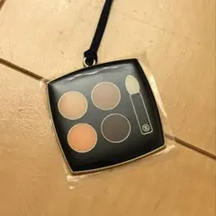 シャネル レ キャトル オンブル ツイード パレット チャーム ノベルティ
