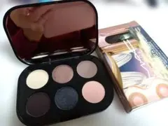 人気！MAC アイシャドウ　CONNECT IN COLOUR　新品箱付　紙袋付