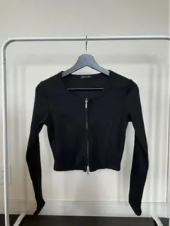 ブラックジップアップ長袖クロップドトップス