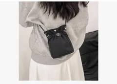 未使用　軽量 ナイロン ミニショルダー 巾着バッグ ブラック　買い物　散歩