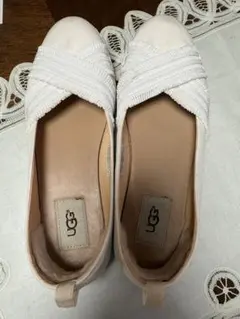 本日削除！早い者勝ち！ 最終！UGG ホワイト クロスストラップ スリッポン
