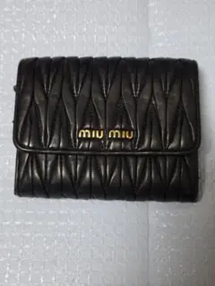 miu miu マテラッセ 三つ折り財布 ブラックのサムネイル