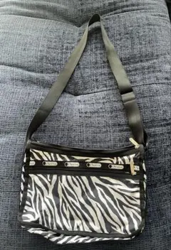 LeSportsac ゼブラ柄ナイロンショルダーバッグ