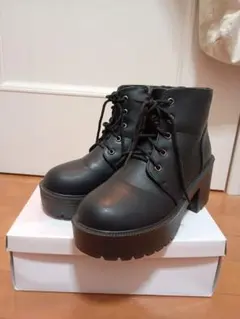 ブラック 厚底ブーツ レースアップブーツ　レディース