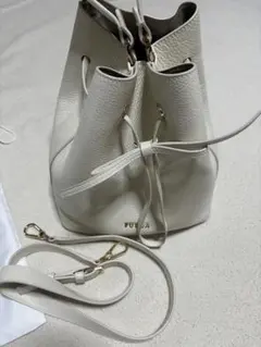 FURLA ホワイト ショルダーバッグ　コスタンザ